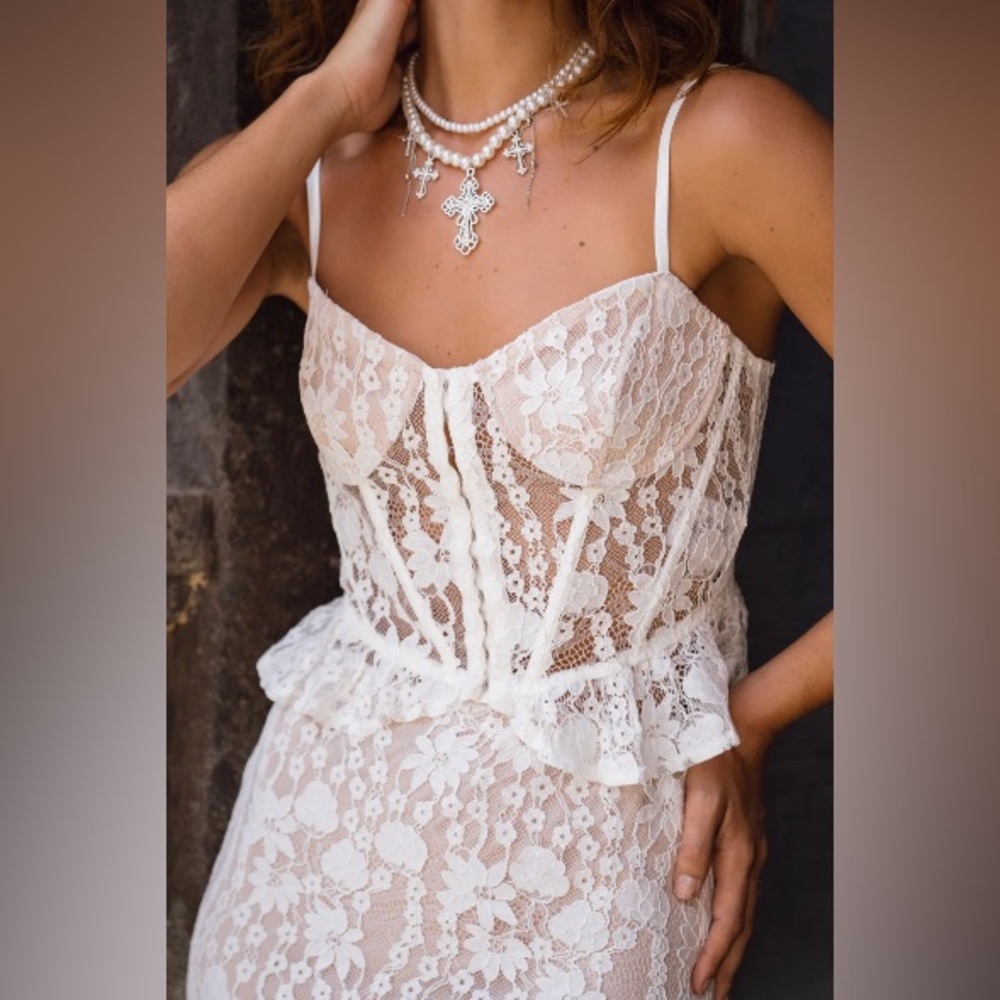 ROSEMARY WHITE LACE BUSTIER TOP